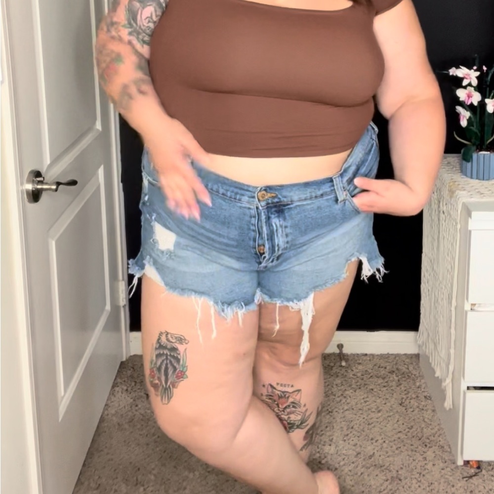 Shorts - Picture 2 of 5